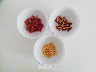 干贝花菇糯米饭 【电饭煲版本】的做法步骤：2