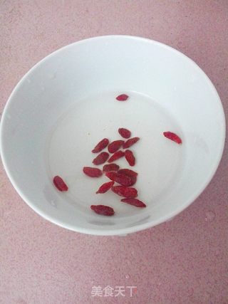 【爱护自己的咽喉】冰糖雪梨的做法步骤:2