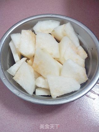 【爱护自己的咽喉】冰糖雪梨的做法步骤:3