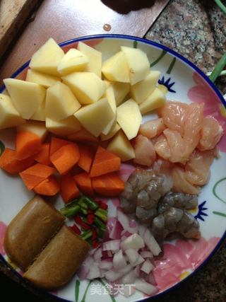 东南亚经典，懒人必备——咖喱鸡肉浇饭的做法步骤：1