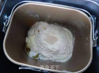 鲜奶高钙养生面包的做法步骤:4