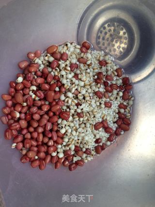 红豆薏米粥的做法步骤:2