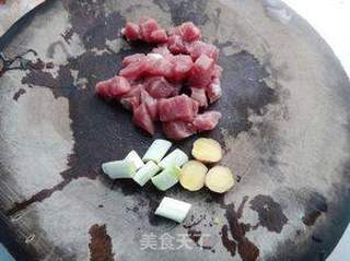 肉丁烧栗子的做法步骤：1