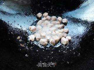 肉丁烧栗子的做法步骤：3