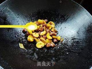 肉丁烧栗子的做法步骤：7
