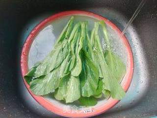 白灼菜心的做法步骤:2