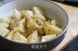 酥香小土豆的做法步骤：2
