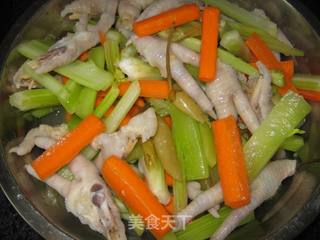 简单几步做出好吃的泡椒凤爪的做法步骤:5