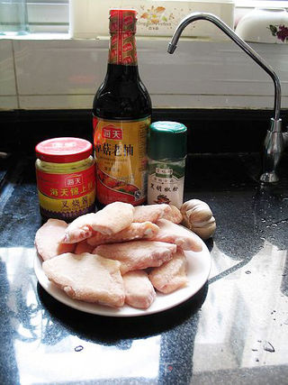 美味烤鸡翅的做法步骤：1