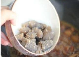 家宴必备豪华版红烧肉——海参红烧肉的做法步骤:7