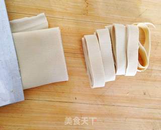 【辣炒千张】---豆腐皮也很美味的做法步骤:2