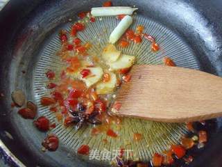 鲜香嫩滑---香菇毛豆油面筋的做法步骤:3