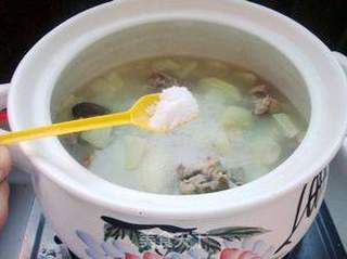 佛手瓜骨头汤的做法步骤:7