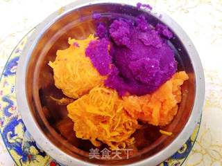 【彩色水饺】----色彩斑斓家宴宠儿的做法步骤:7