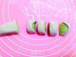 【彩色水饺】----色彩斑斓家宴宠儿的做法步骤:8