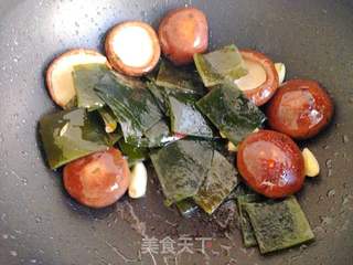 【香菇烧海带】---素菜也可以这样混搭的做法步骤:3