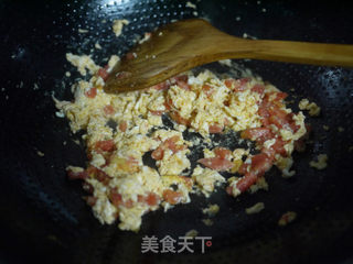 腊肠番茄蛋炒饭的做法步骤:2