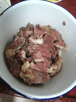 香辣葱香羊肉的做法步骤：1