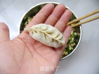 轻松自制营养又美味的早餐——韭菜豆干蒸饺的做法步骤:6