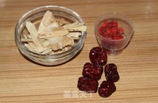 秋季补气汤----黄芪老鸡汤的做法步骤:2