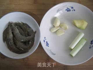 豆瓣酱炒虾的做法步骤：1