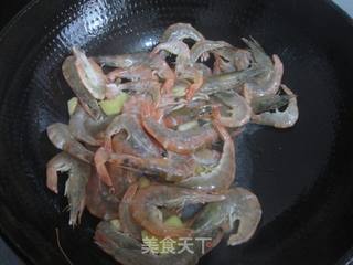 豆瓣酱炒虾的做法步骤:6