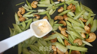 芹菜腰果的做法步骤:10