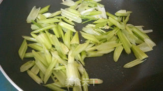 芹菜腰果的做法步骤:7