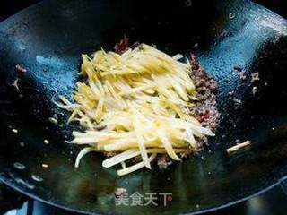 酸瓜炒牛肉的做法步骤:5