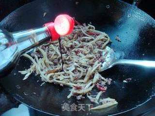 酸瓜炒牛肉的做法步骤:7