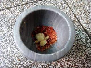 蒜臼捣河虾的做法步骤:5