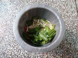 蒜臼捣河虾的做法步骤:6