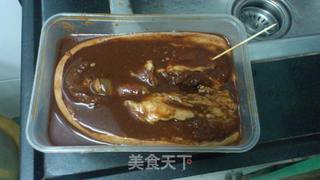 叉烧的做法步骤：1