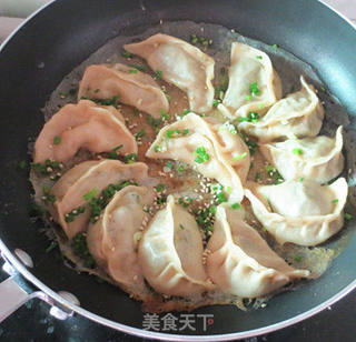 猪肉韭菜煎饺的做法步骤:10