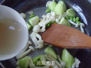 清甜鲜美---毛豆烩丝瓜的做法步骤:5