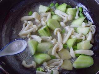 清甜鲜美---毛豆烩丝瓜的做法步骤:6