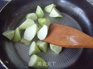 清甜鲜美---毛豆烩丝瓜的做法步骤:3