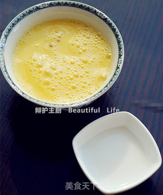 香菇虾肉蒸蛋卷的做法步骤:3