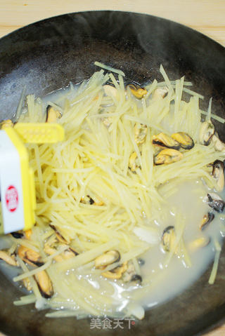 味道极鲜的----土豆青口鲜汤的做法步骤:12