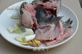 萝卜丝鱼头汤的做法步骤:2