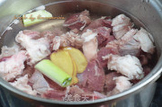 板栗烧羊肉的做法步骤:2