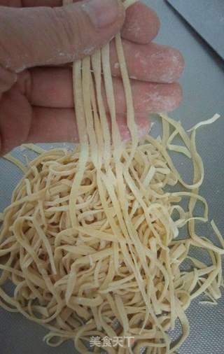 手工鸡蛋面的做法步骤:11