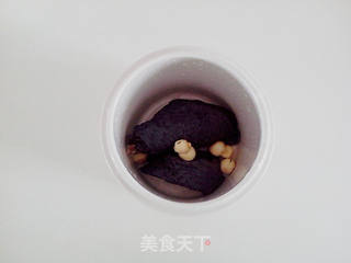 山药莲子炖乌鸡的做法步骤:2