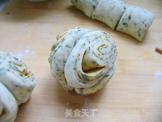 【教你做最简单的花卷】酷爱这一种特别的味道——椒叶小花卷的做法步骤:14