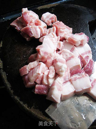 酱香五花肉----简单易做的电饭煲煎肉的做法步骤:4