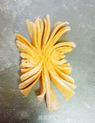 菊花馒头的做法步骤:12