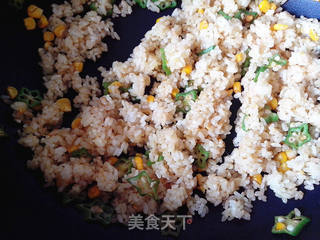 咖喱秋葵炒饭的做法步骤:11