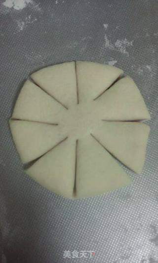 双色花朵馒头的做法步骤:7