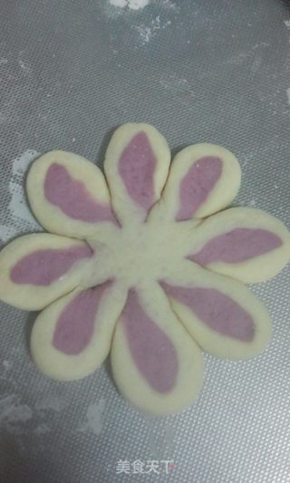双色花朵馒头的做法步骤:9