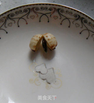 银耳莲子羹的做法步骤：3